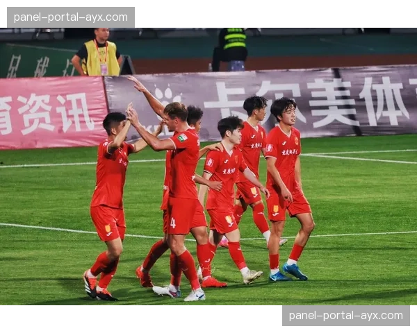 “压着打”再现?谢晖率领的重庆铜梁龙展现高强度跑动风格 “压着打”再现?谢晖率领的重庆铜梁龙展现高强度跑动风格